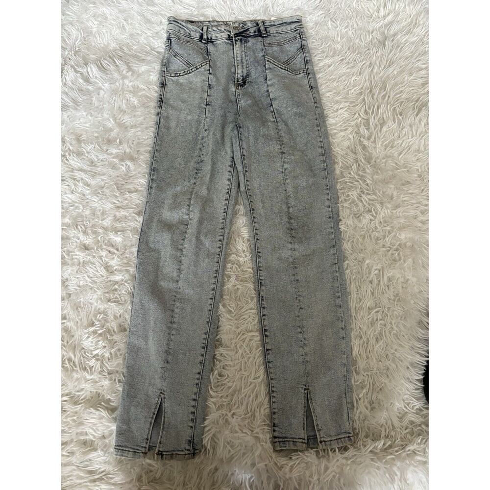 Karol Denim Women’s Sz. 38 Gray/ Blk Distressed Jeans. Great Quality & Condition